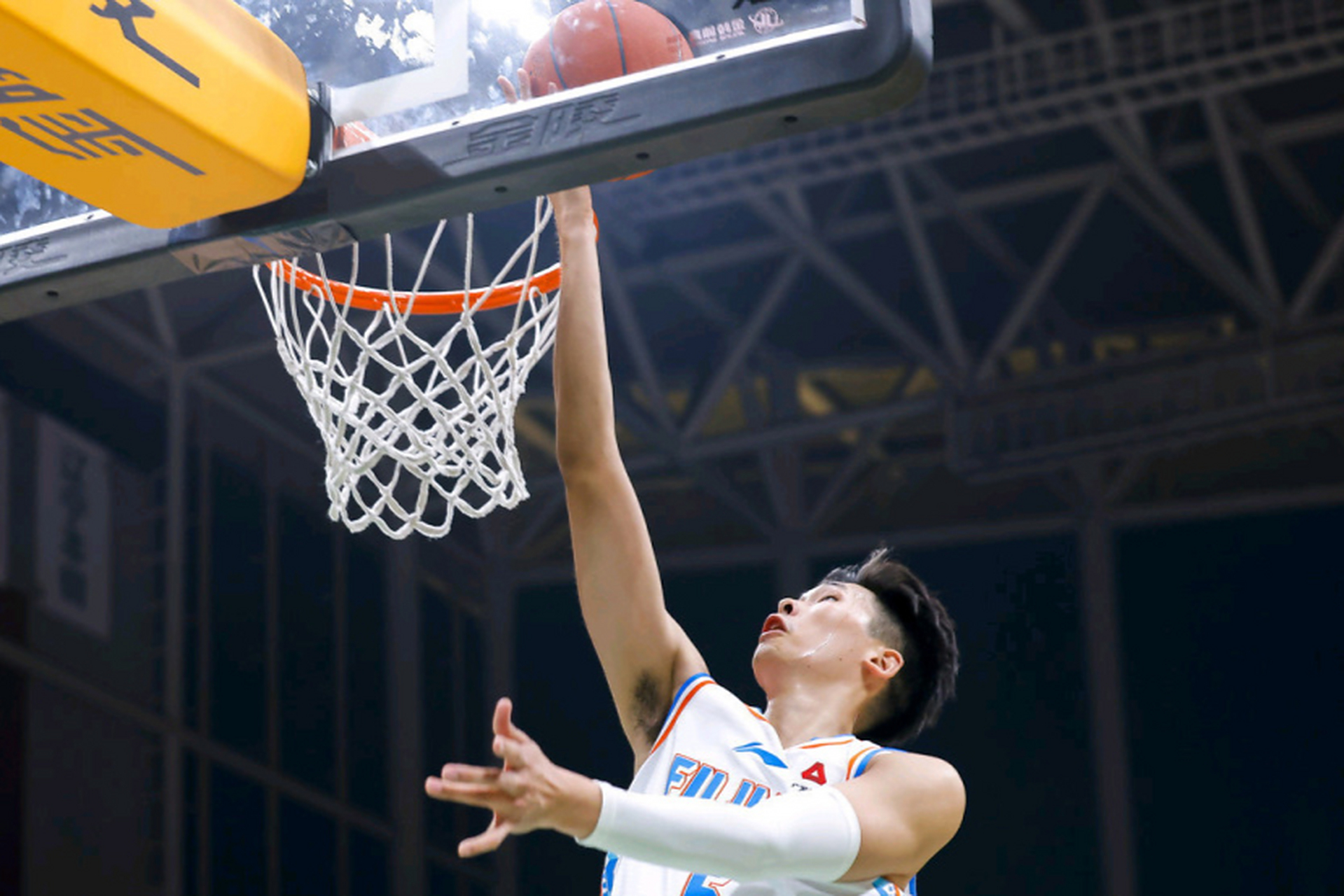 米兰APP下载-刘志轩全明星表现抢眼，带领球队逆转胜的简单介绍