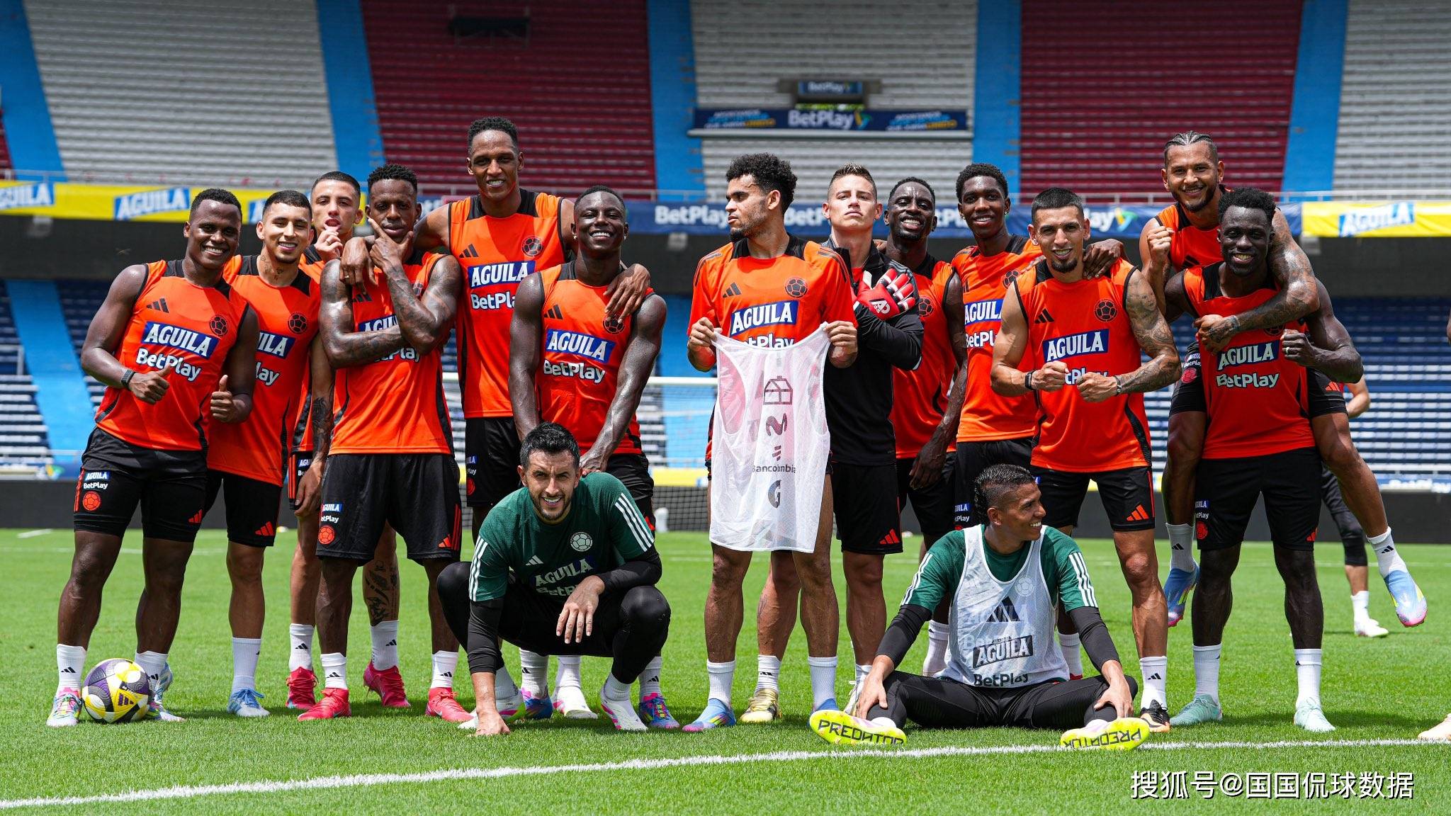 包含哥伦比亚对阵拉脱维亚，争夺荣誉的词条