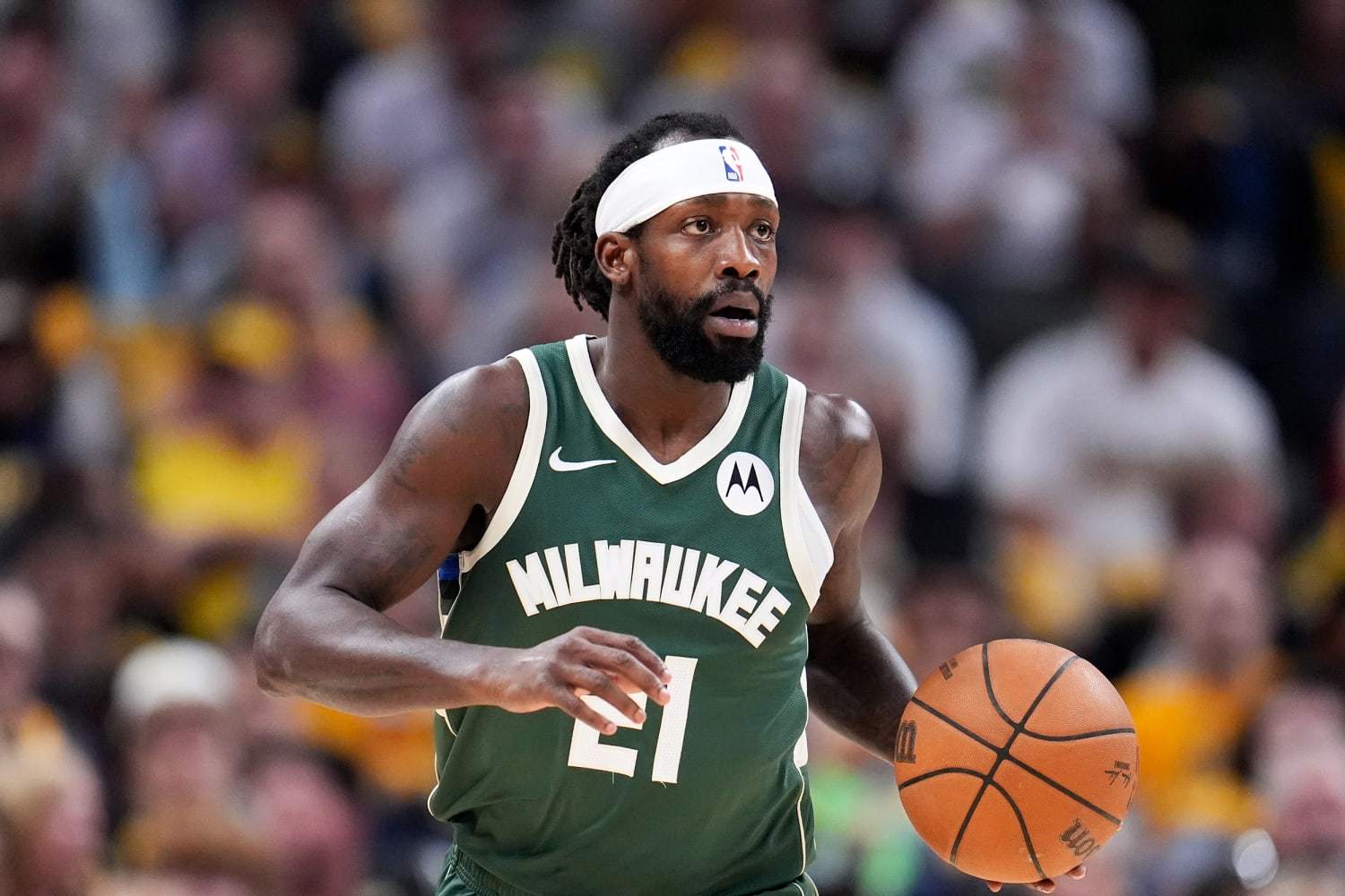 米兰体育-勇士大胜雄鹿，赛季逆境迎来曙光的简单介绍