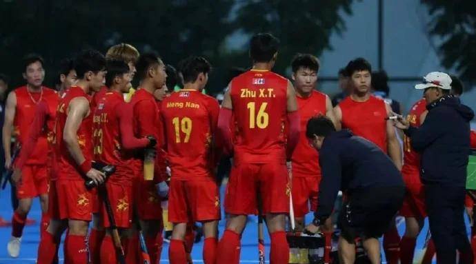 包含球场上的荣耀之战，激烈角逐展开的词条