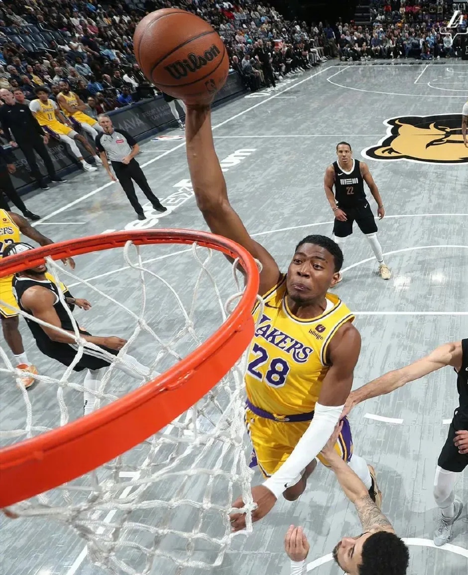 米兰体育下载-包含灰熊队球员球场内外展现风采的词条