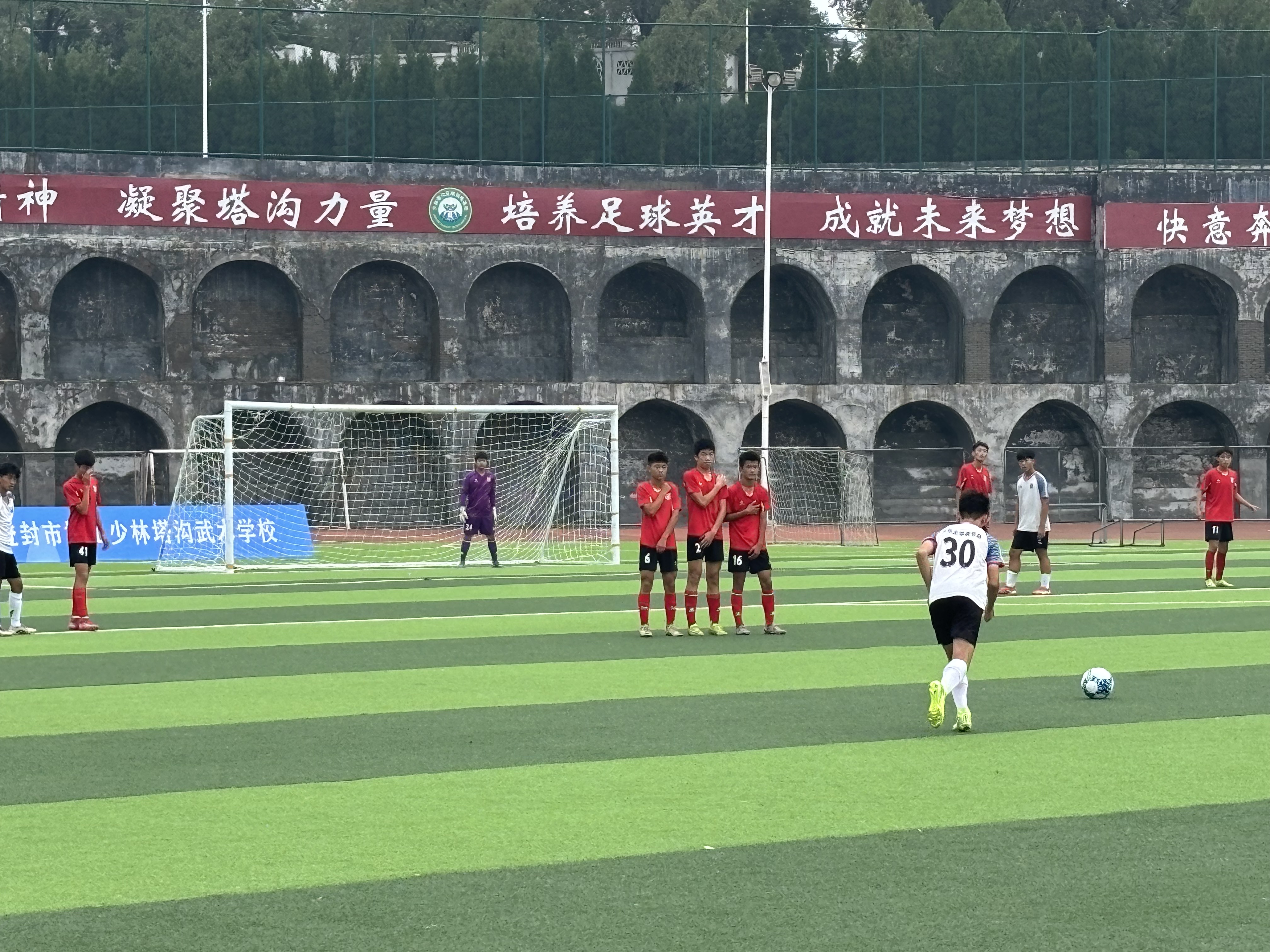 中国足球联赛冲击全新高度，球员实力全方位检验的简单介绍