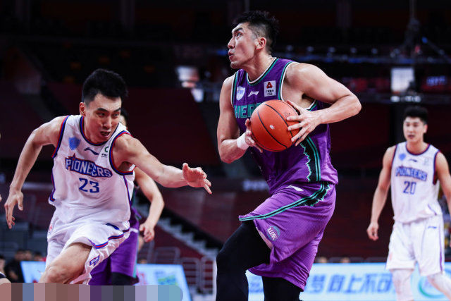 米兰体育-包含独行侠碾压山东队，陶汉林刷新纪录的词条