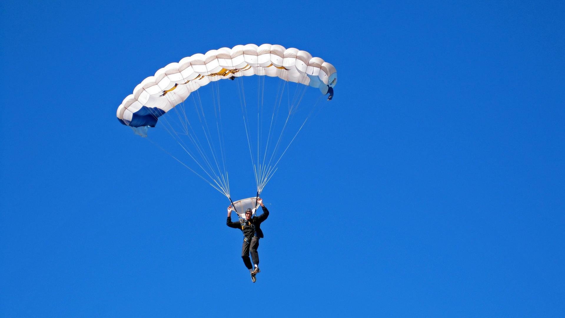 火箭对阵爵士，霍勒迪用实力证明自己，从边缘人到关键先生的蜕变