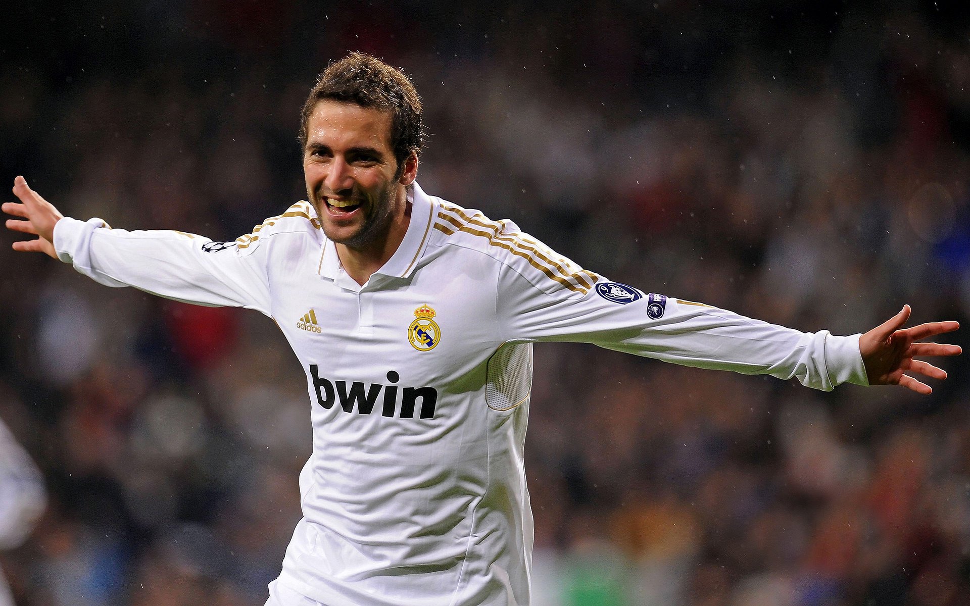 米兰体育入口-梅西持续制造杀伤，丹麦血拼巴萨—一场战术与意志的史诗对决