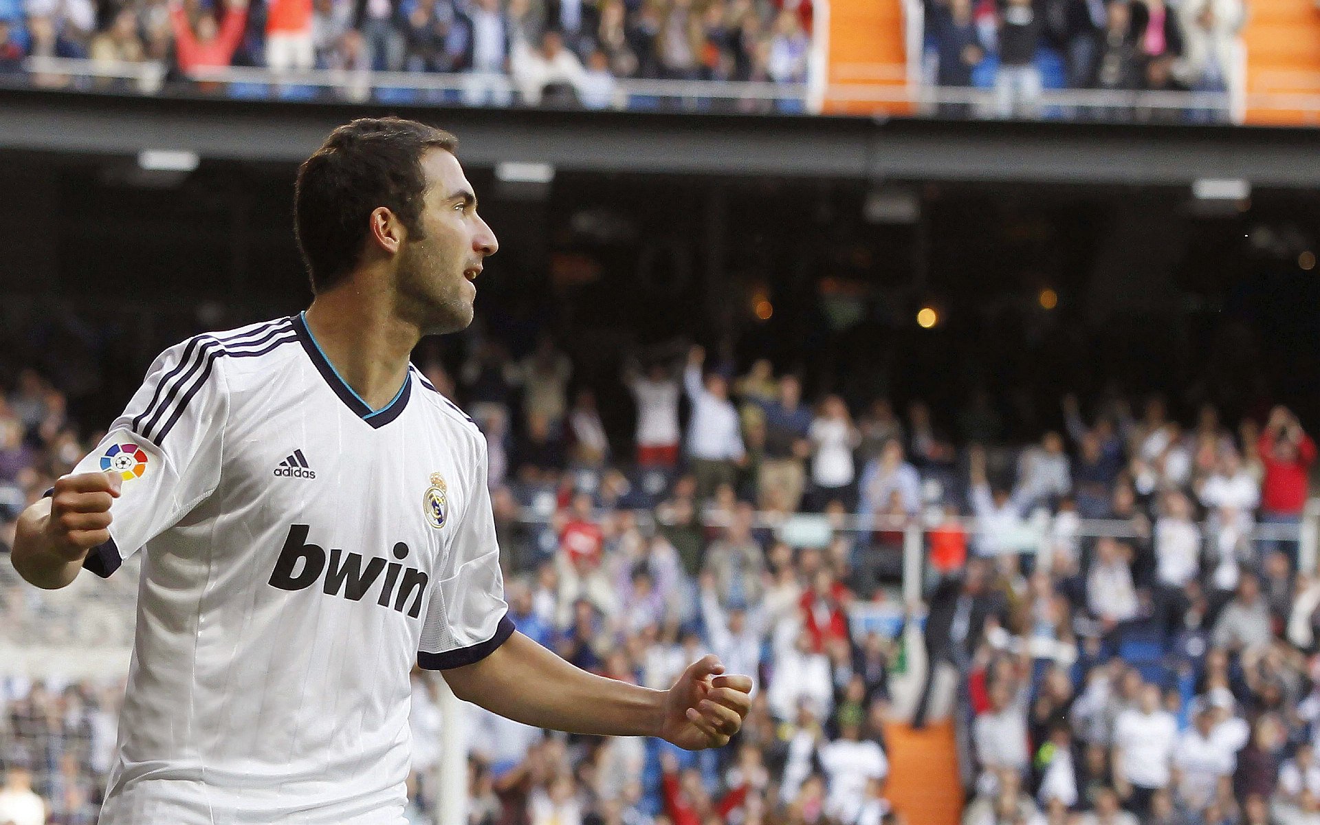 米兰体育入口-足球的双面叙事，德国战车完胜智利，梅西独舞带队破局