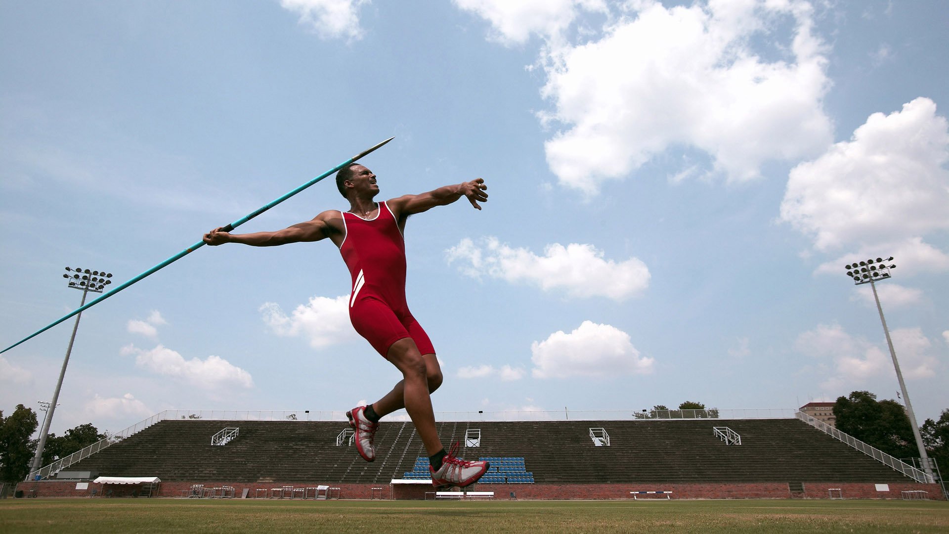 北欧风暴与东方巨龙的交响，瑞典险胜波兰之夜，马龙高光点亮赛场